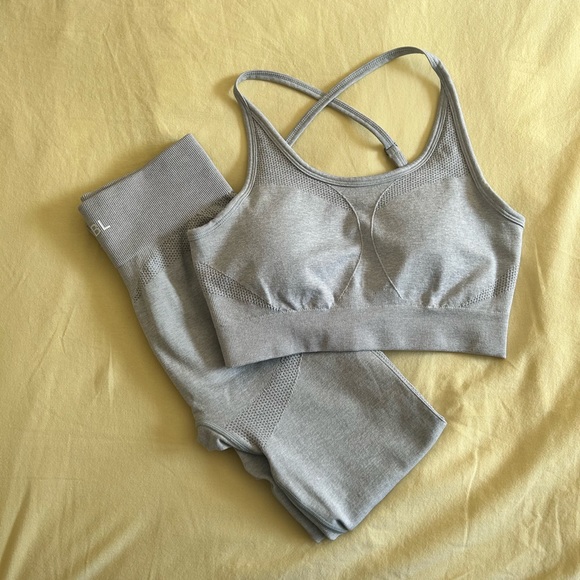 AYBL Set - sports bra and leggings - Picture 3 of 5